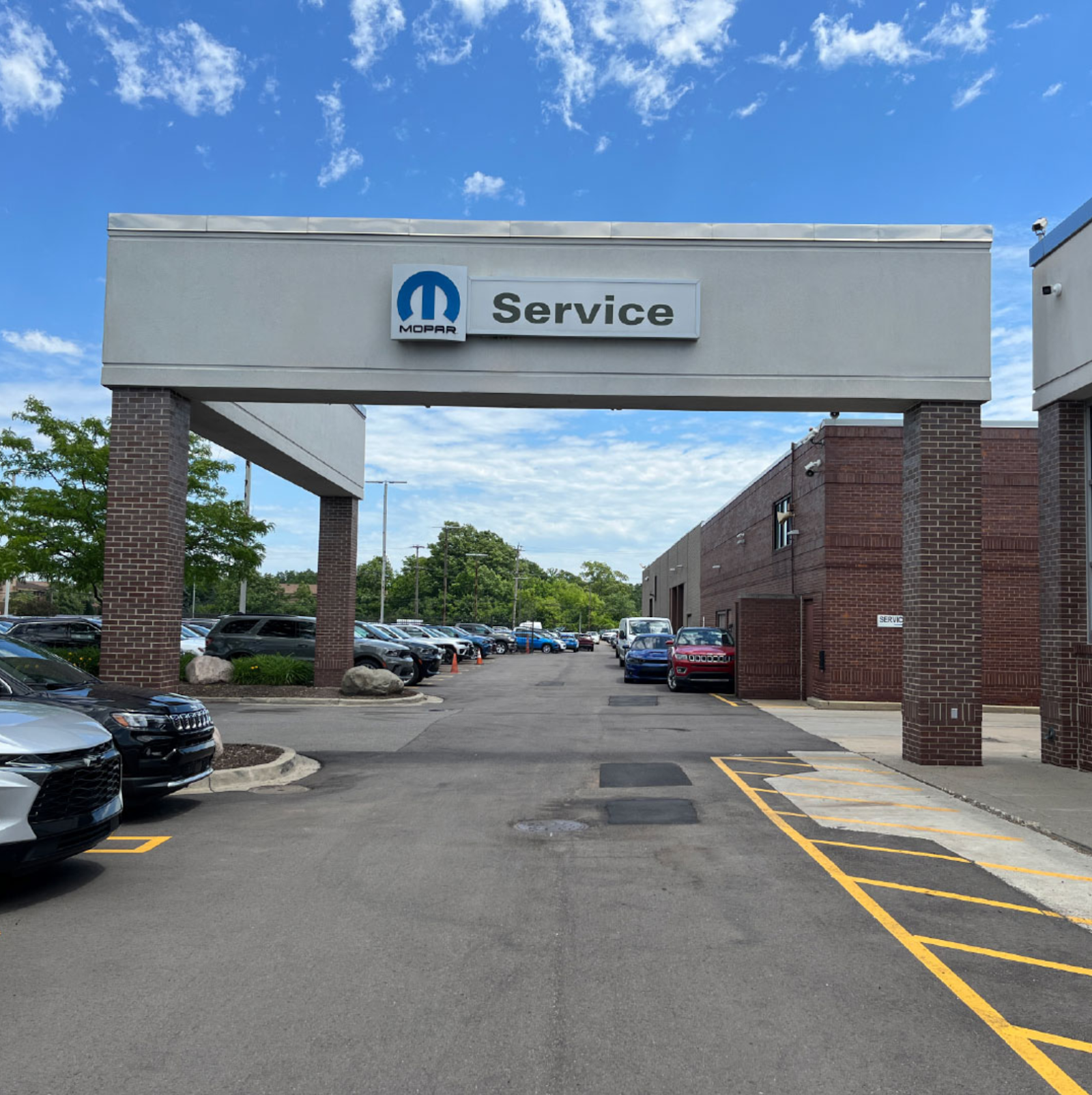 Serra Chrysler Dodge Jeep RAM Southfield - Service & Parts — photo