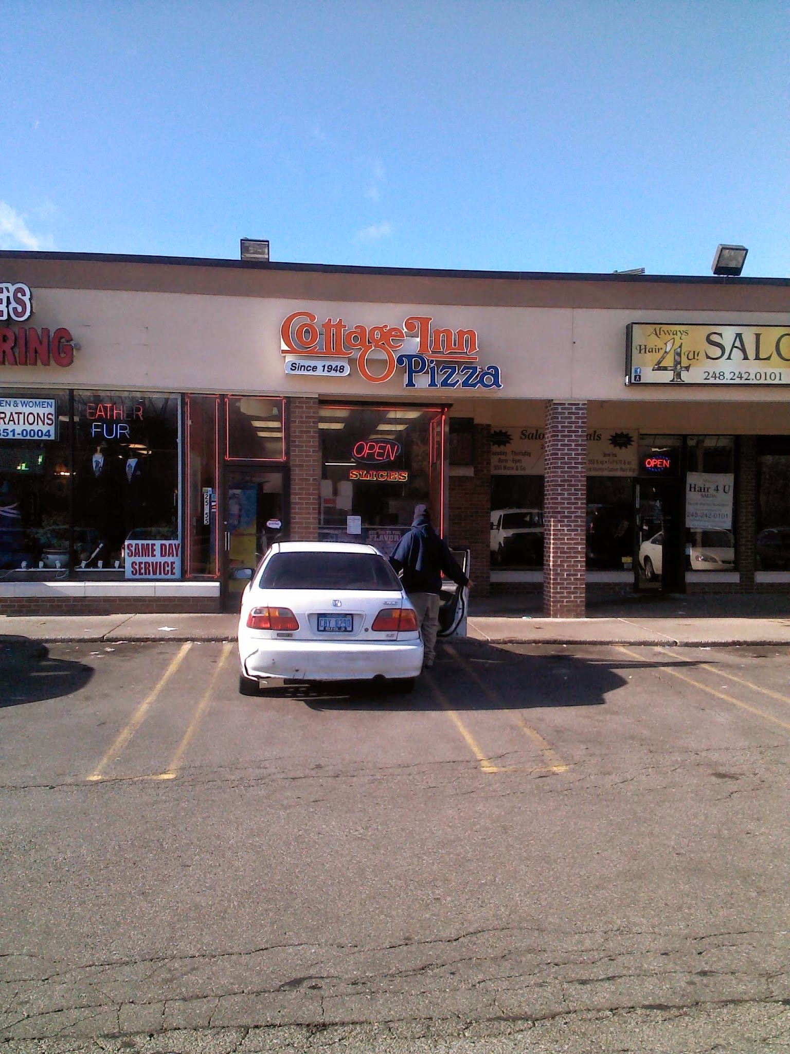 Cottage Inn Pizza Southfield in Southfield